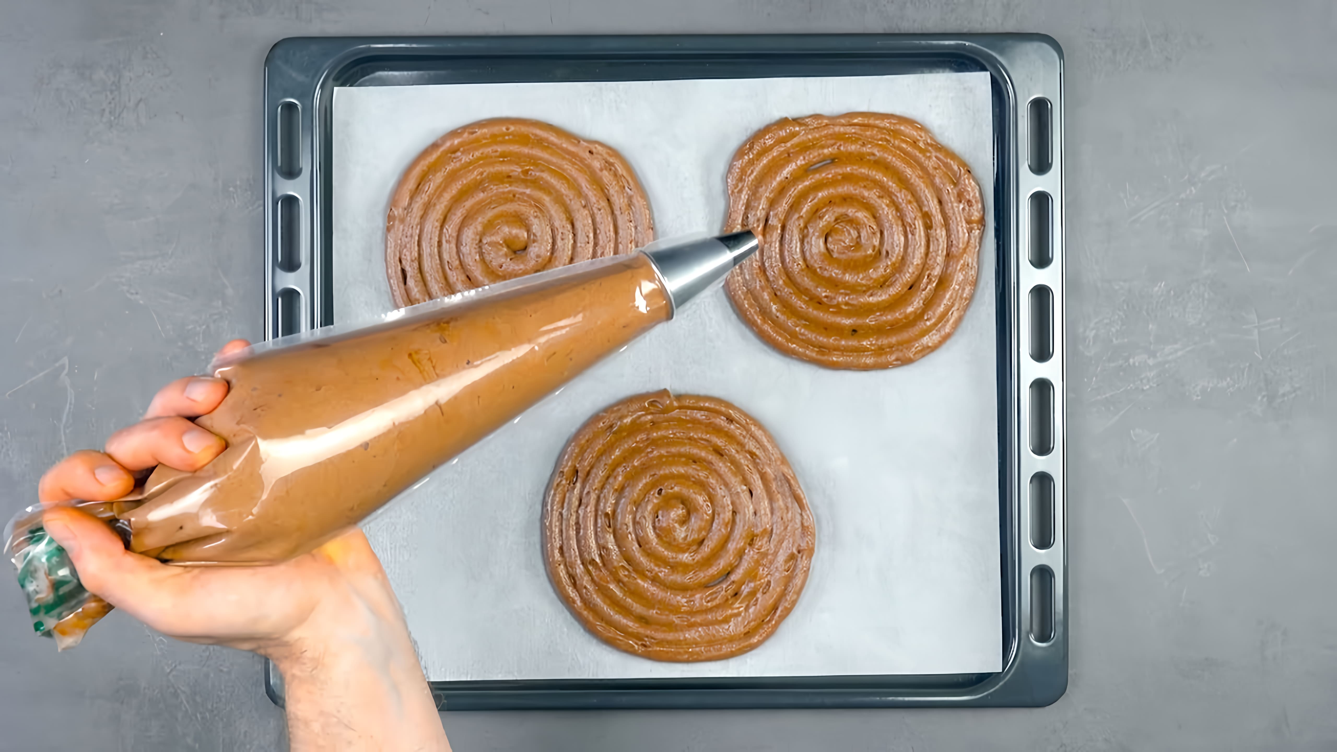 Видео: Рисуем 3 спирали из безе и выпекаем | Чудо-торт без муки «Зачарованный лес»