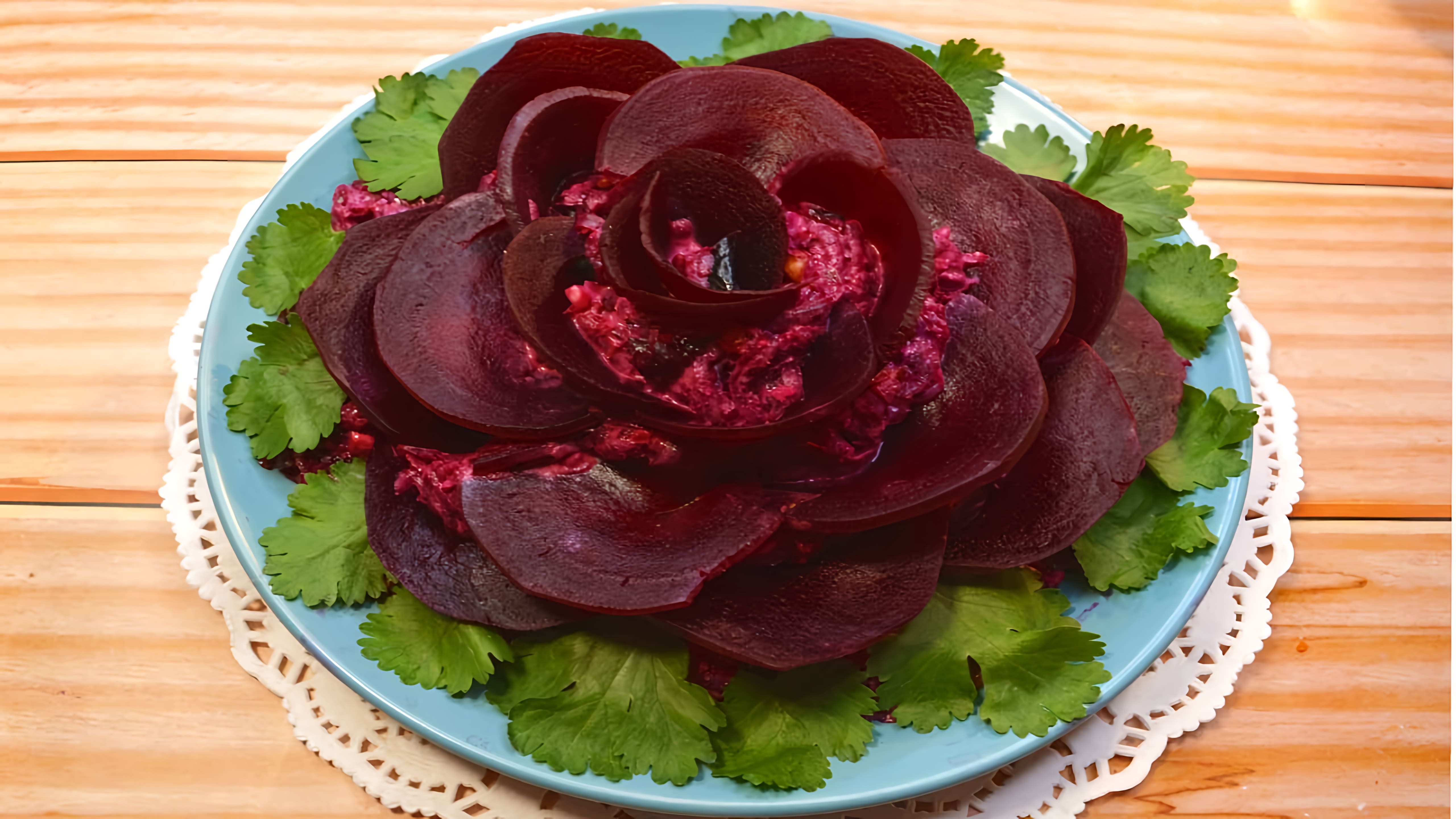 Видео: Свекла с грецким орехом и черносливом. Очень красиво просто и вкусно.