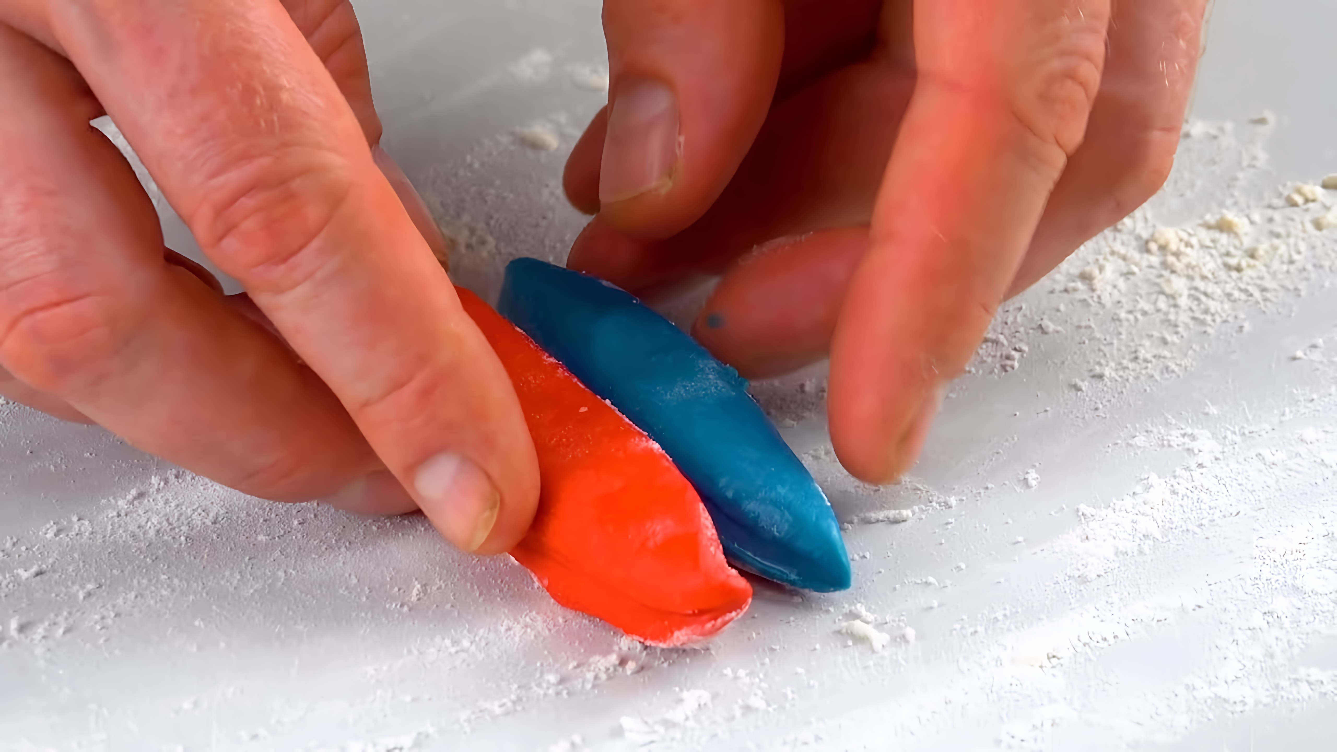 Видео: Раскатываем тесто и добавляем цвет. От этой выпечки просто глаз не оторвать!