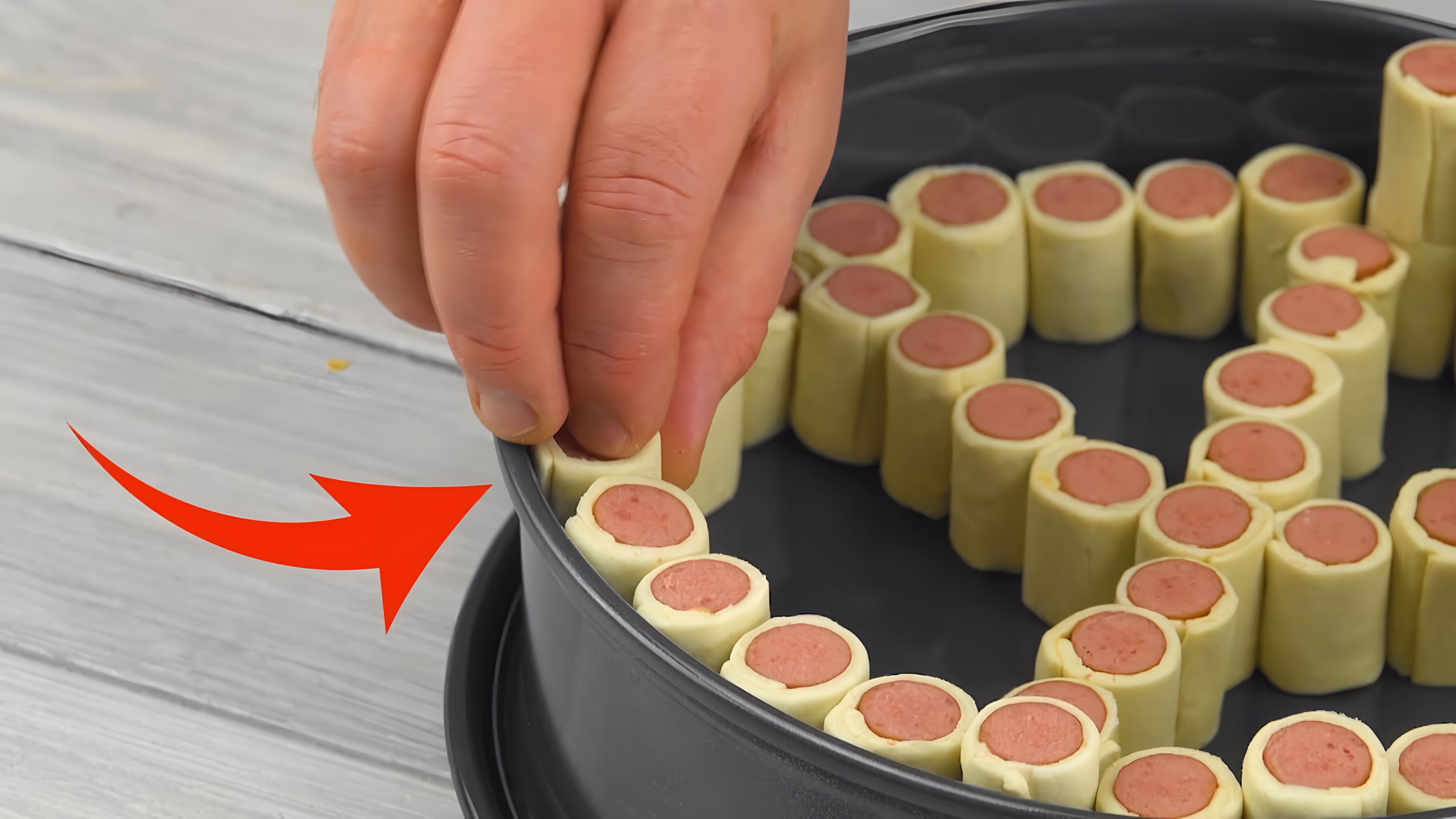 Видео: Режем сосиски на куски и складываем в форму для торта. Идеальные закуски!