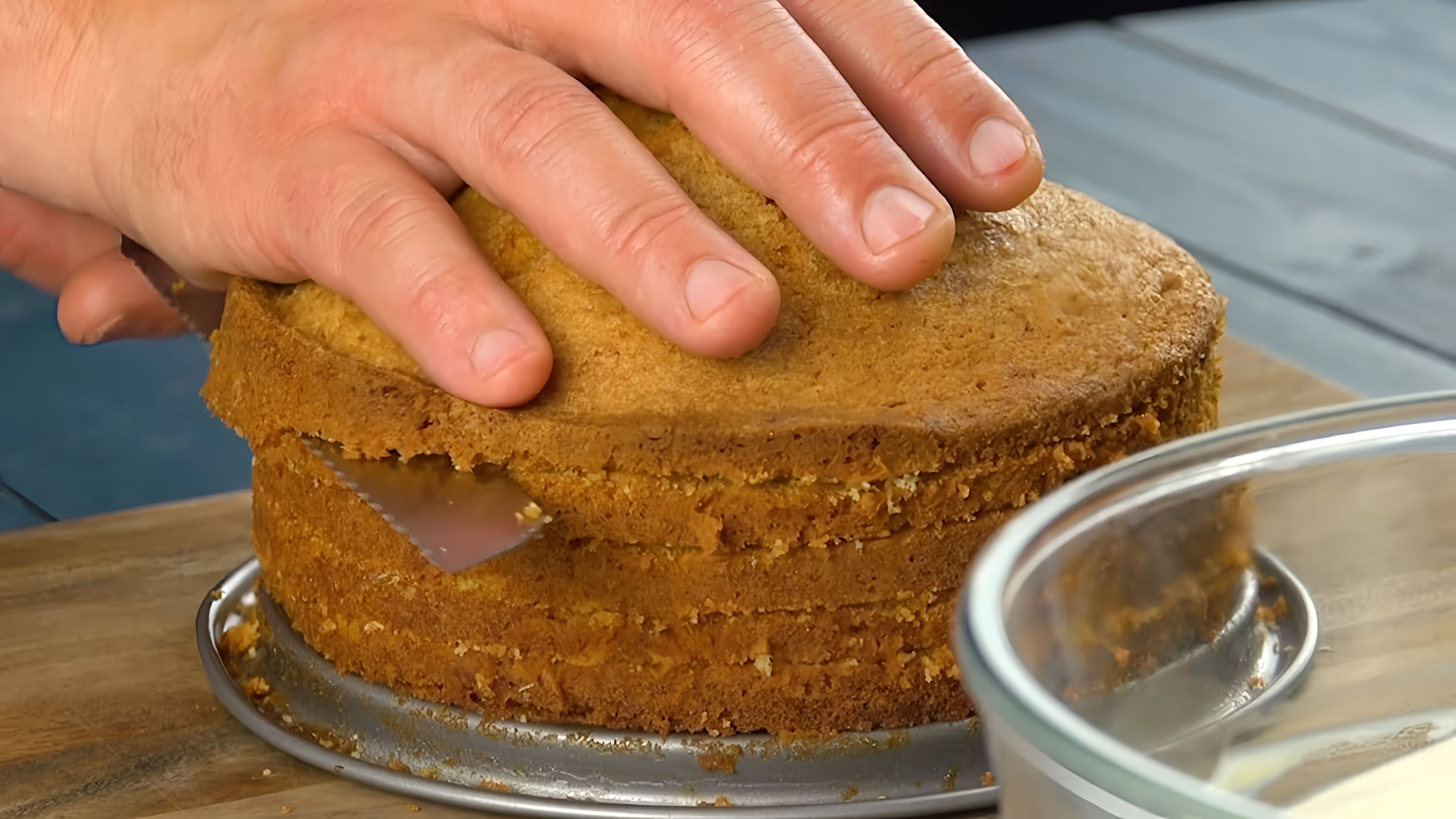 Видео: Вот зачем кондитер поджигает готовый торт. Секрет идеального десерта!