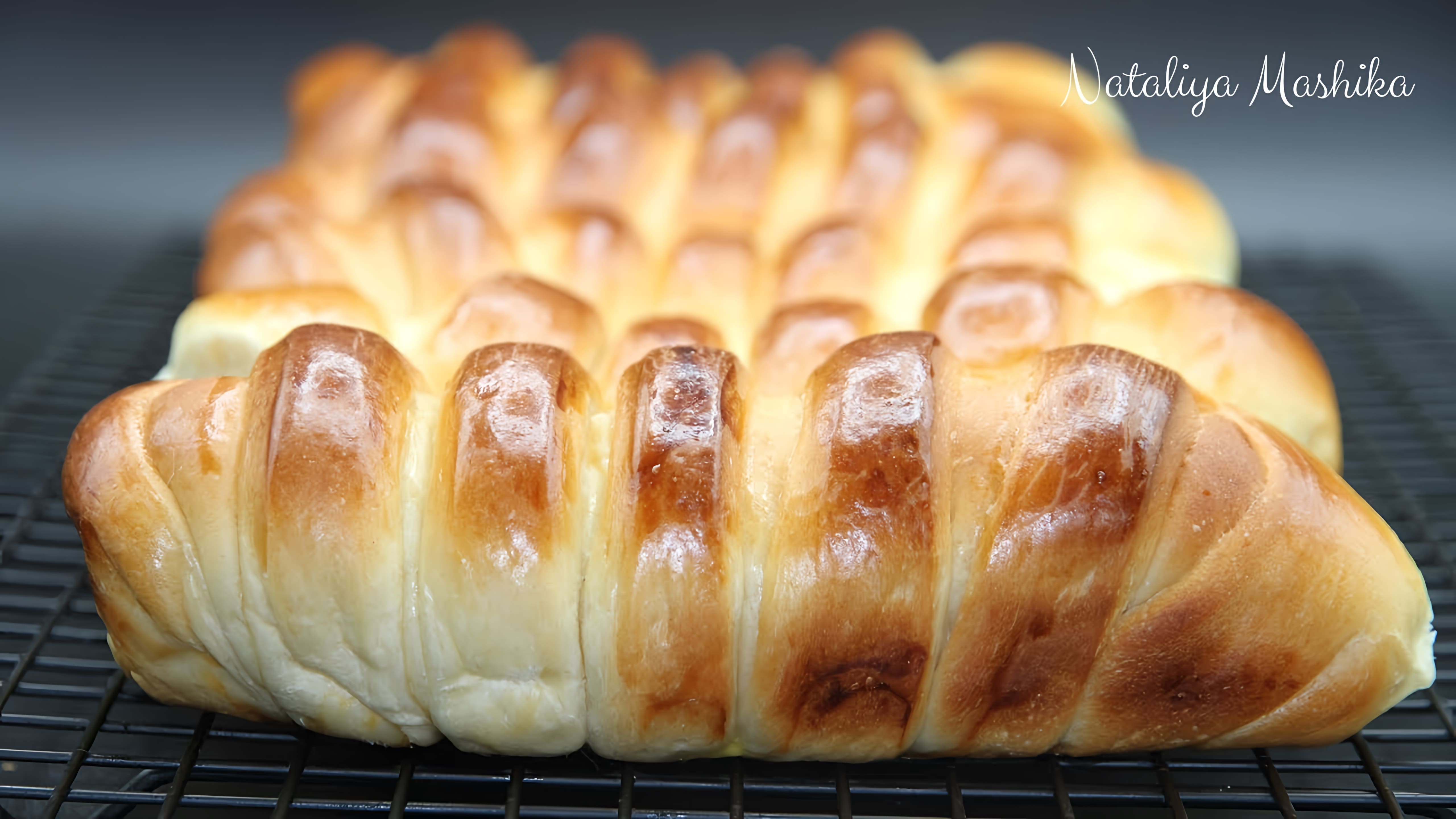 Видео: Тесто КАК ПУХ, начинка СКАЗКА! Очень вкусные испанские булочки  PAN DE LECHE. Вы будете в восторге!