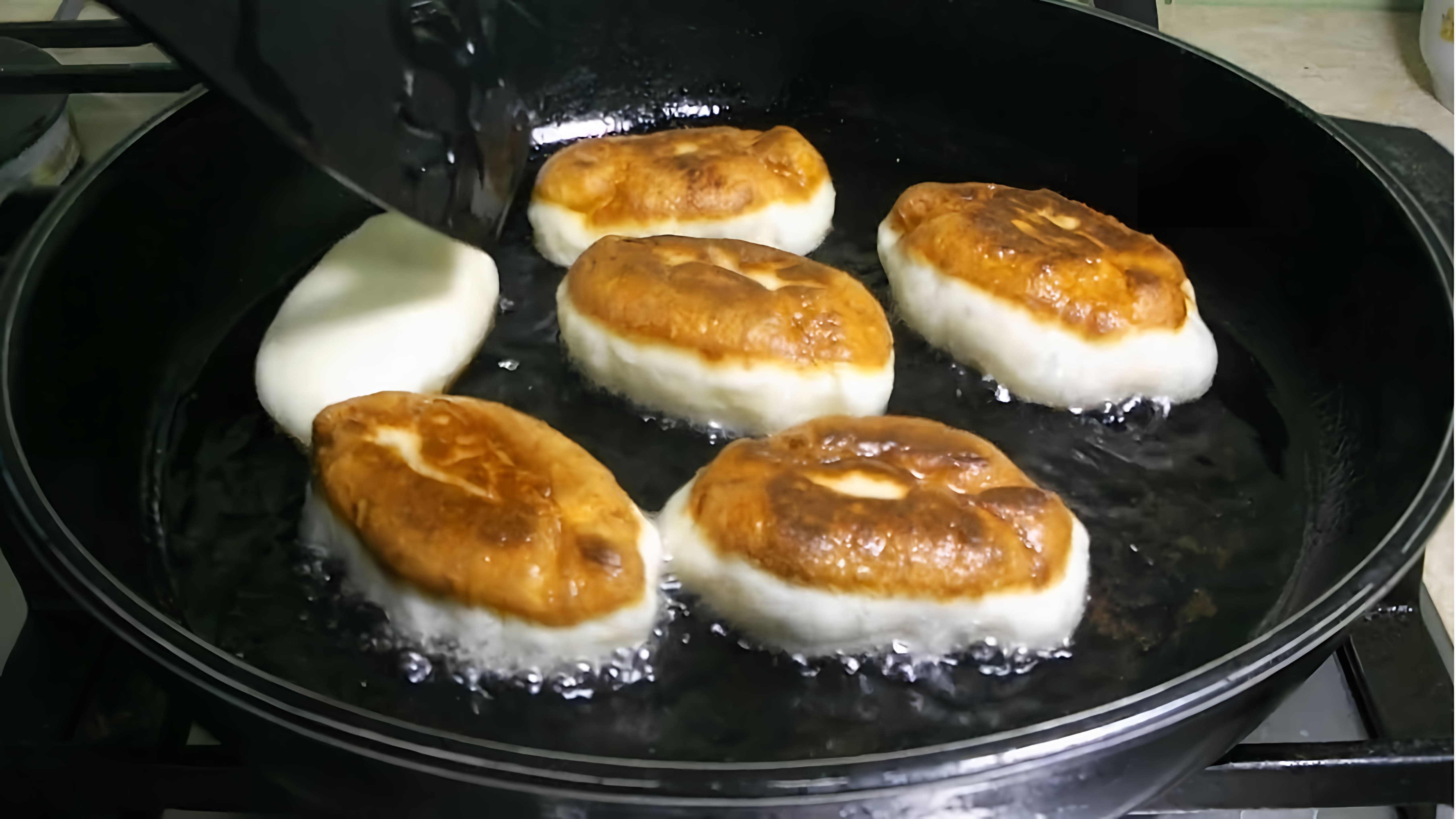 Видео: Пирожки на кефире — простое и быстрое блюдо, которое можно подать как горячее, так и холодное.