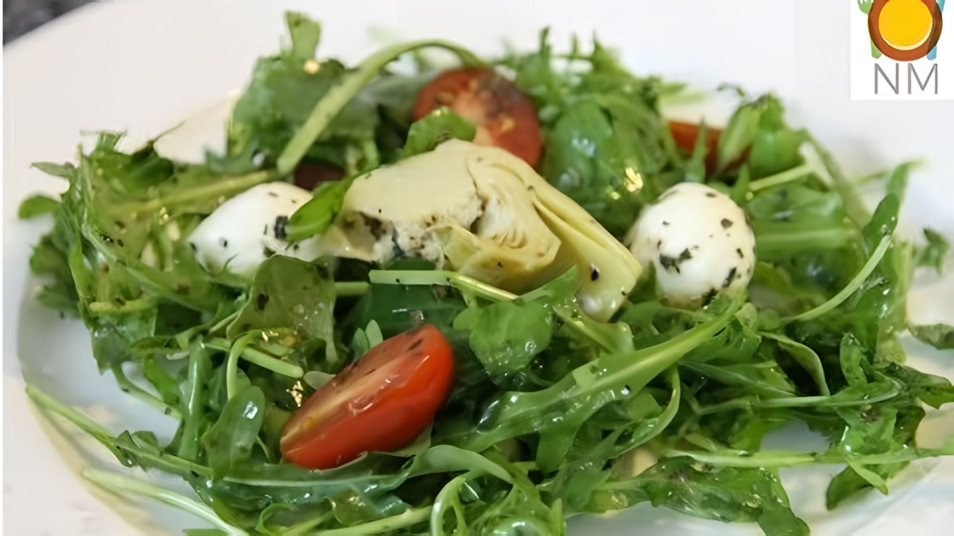 Видео: Салат с рукколой,моцареллой,помидорами черри и артишоками. Ну ооочень вкусный!