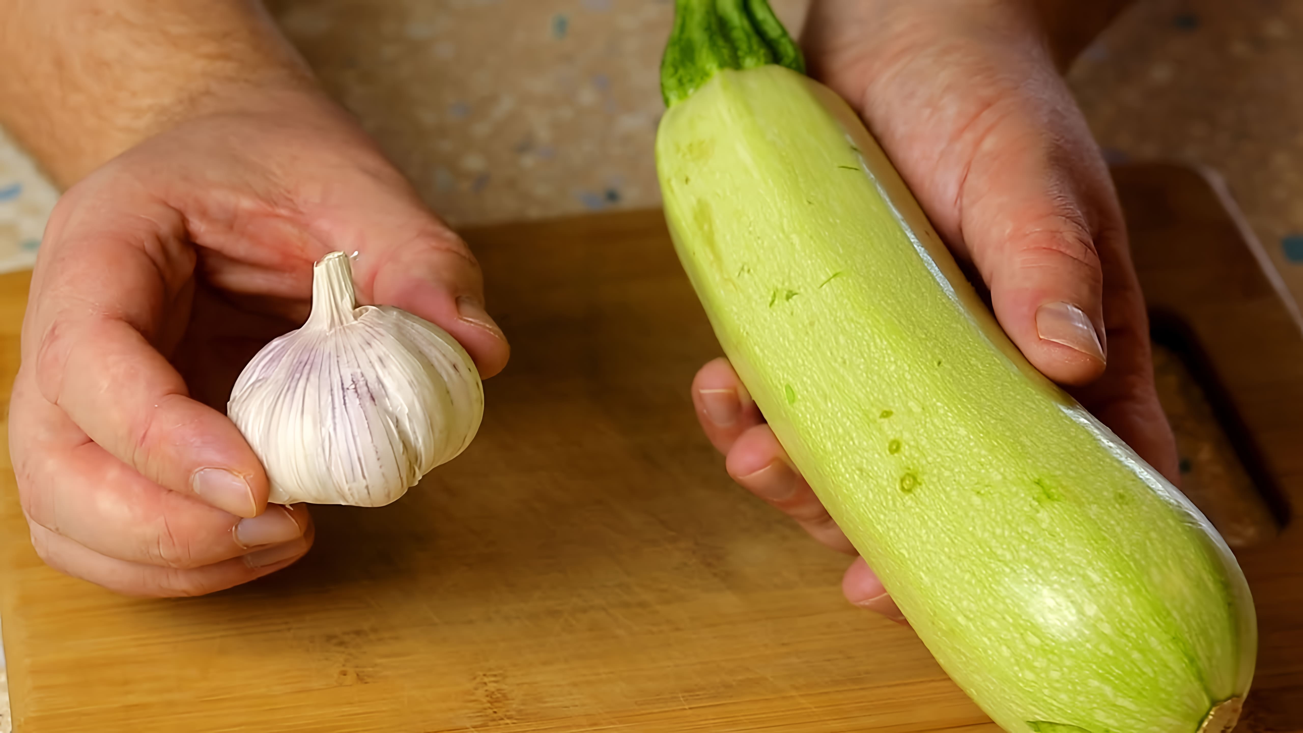 Видео: Кабачки с чесноком не ЖАРЬТЕ!!! Вкуснее в жизни не ел! Скупил все кабачки и готовлю третий день!