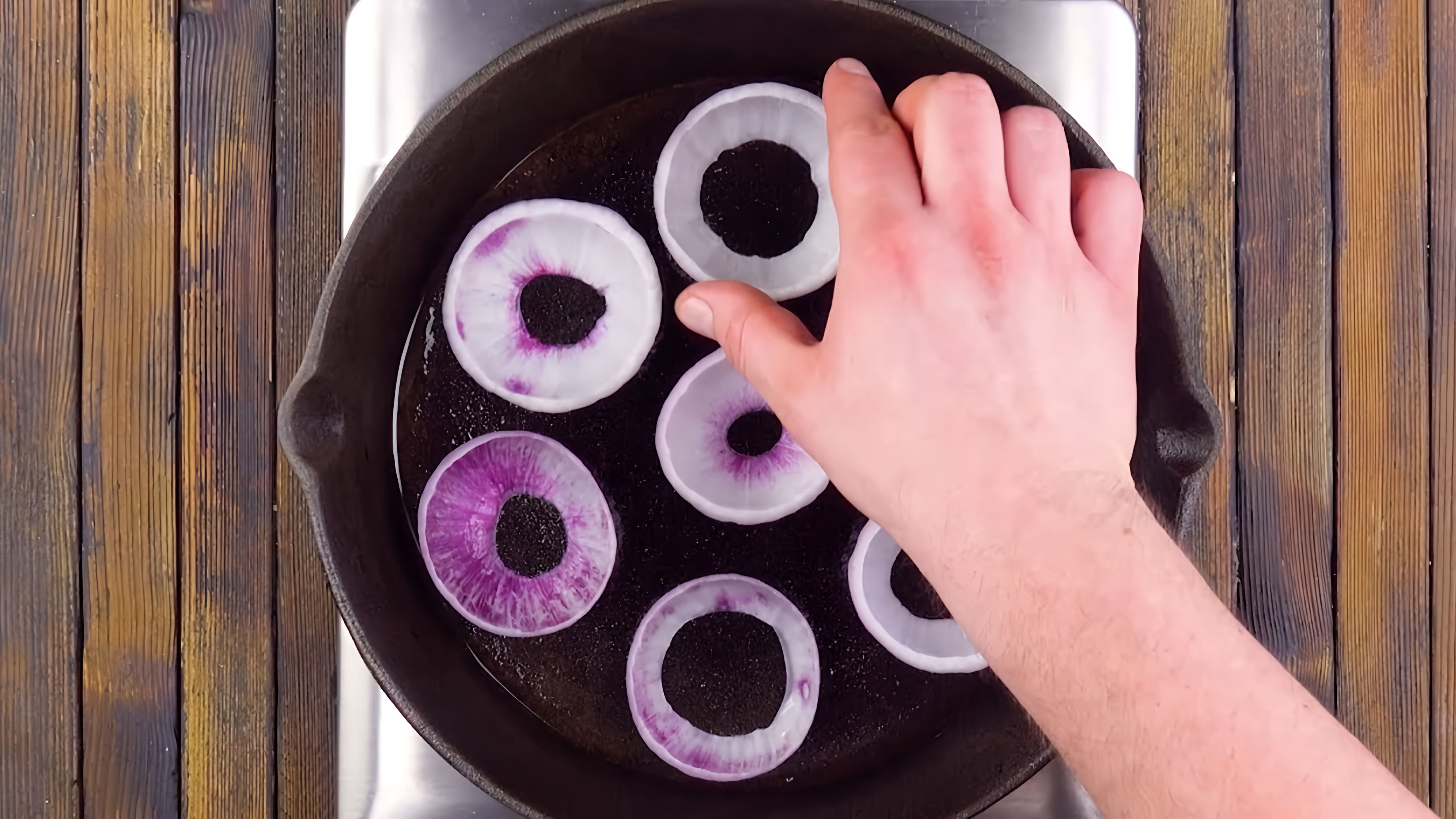 Видео: Кладем 7 луковых колец на сковороду. От начинки все в полном восторге!