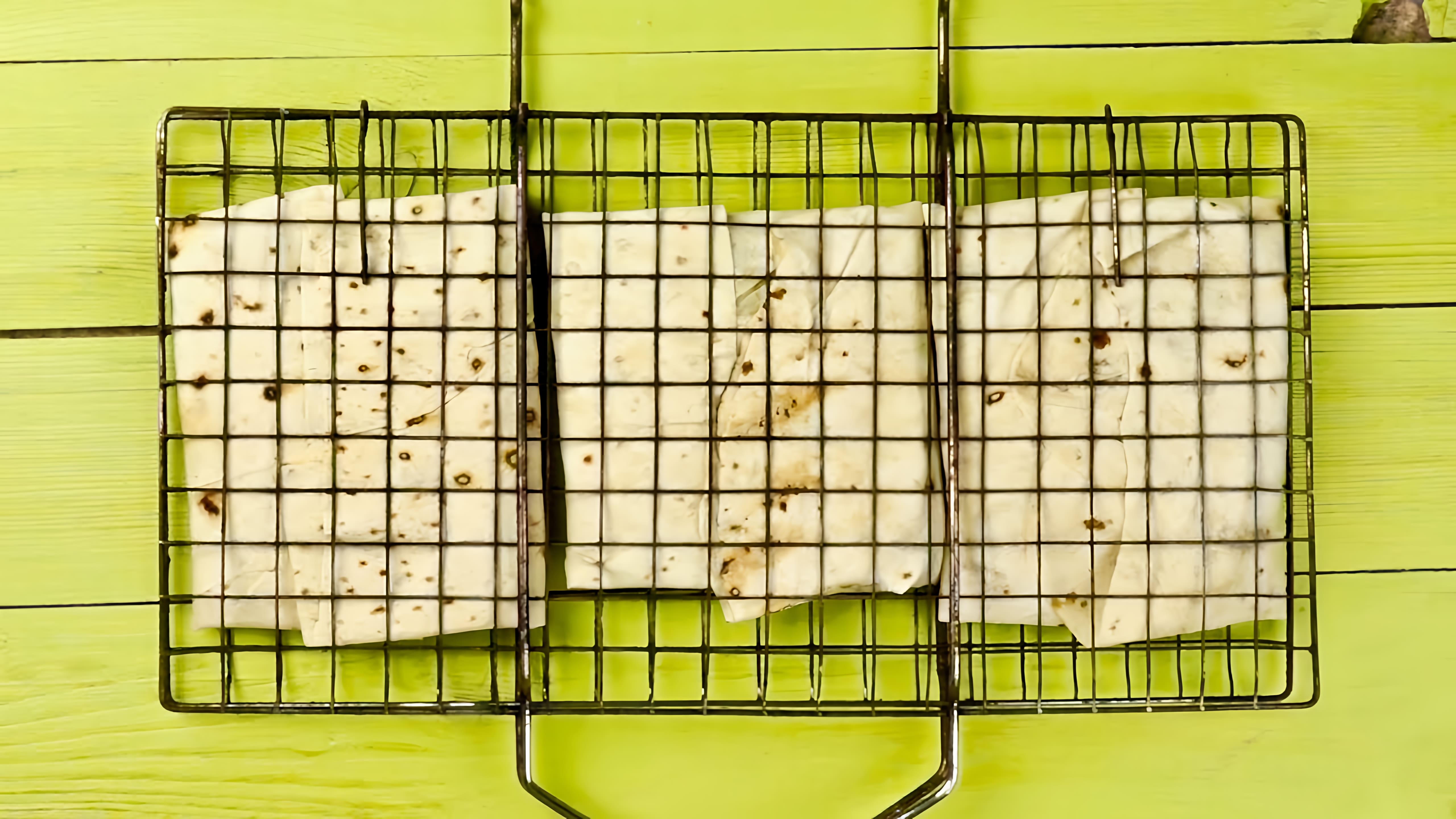 Видео: ТОП закуска для шашлыка за 5 минут! ЛАВАШ на РЕШЁТКЕ с сыром сулугуни