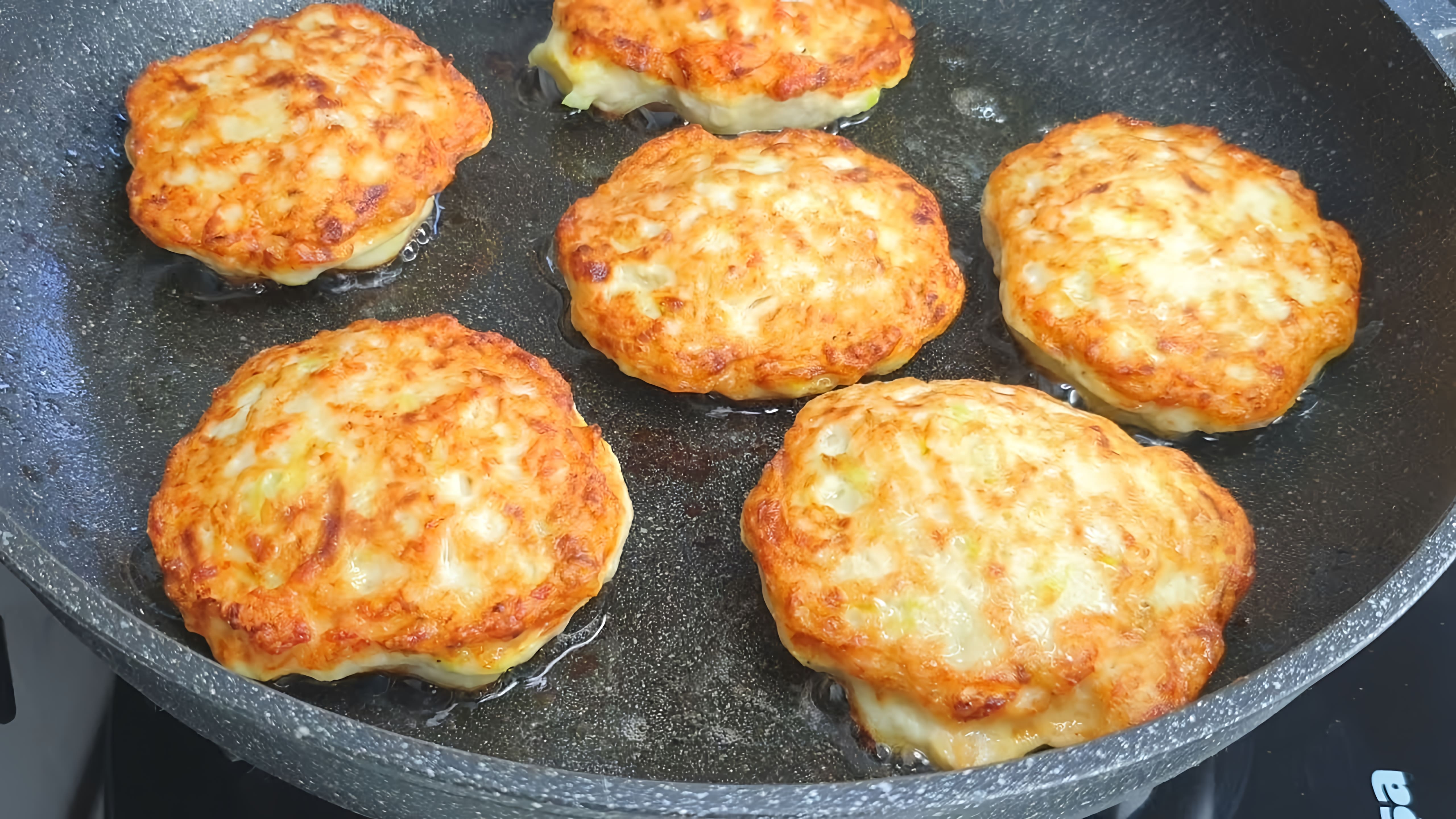 Видео: Просто натрите кабачки и куриную грудку на терке! Настолько вкусно, что готовлю почти каждый день