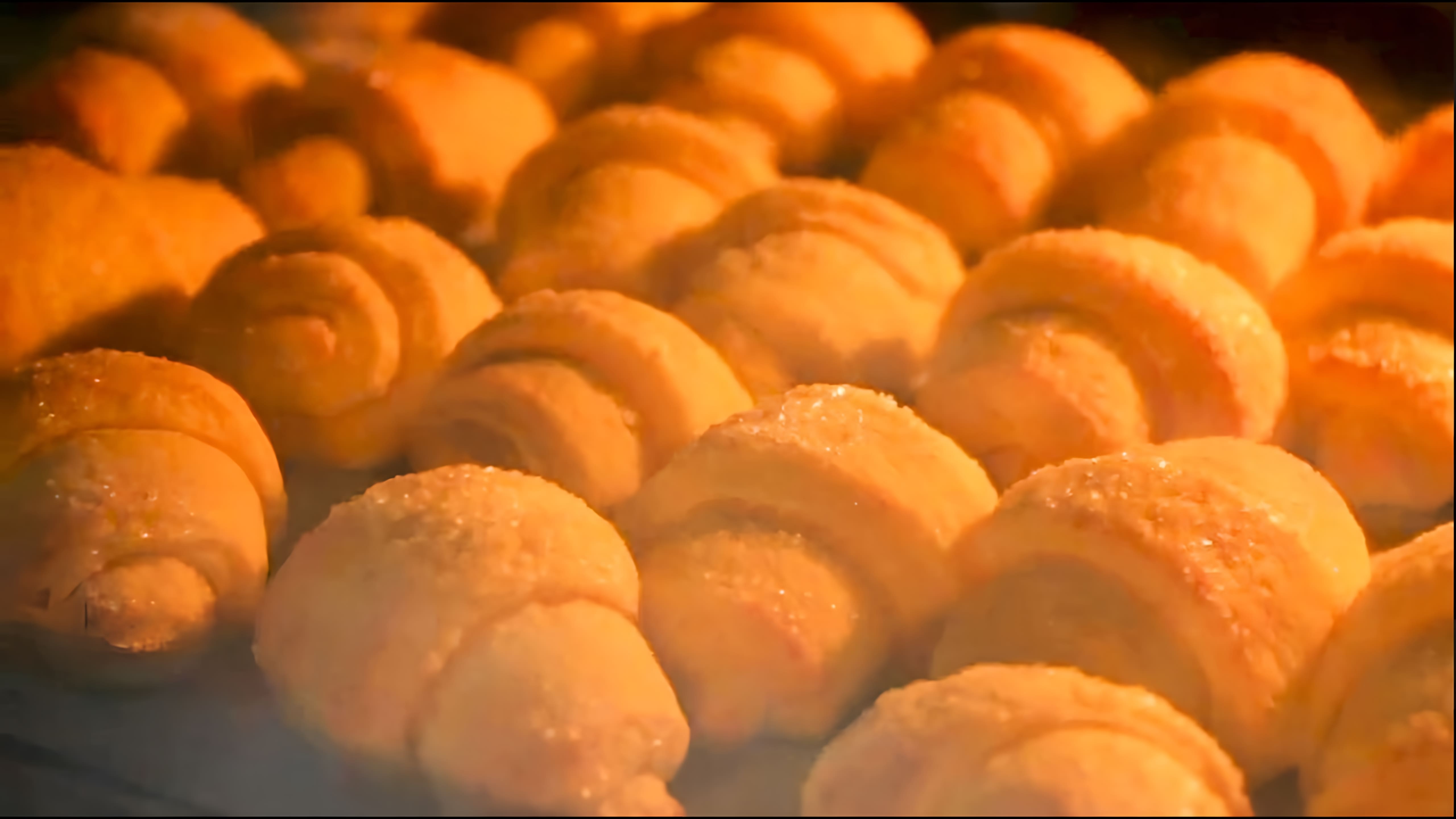 Видео: Творожные рогалики: нежное, мягкое и вкусное печенье с сахаром