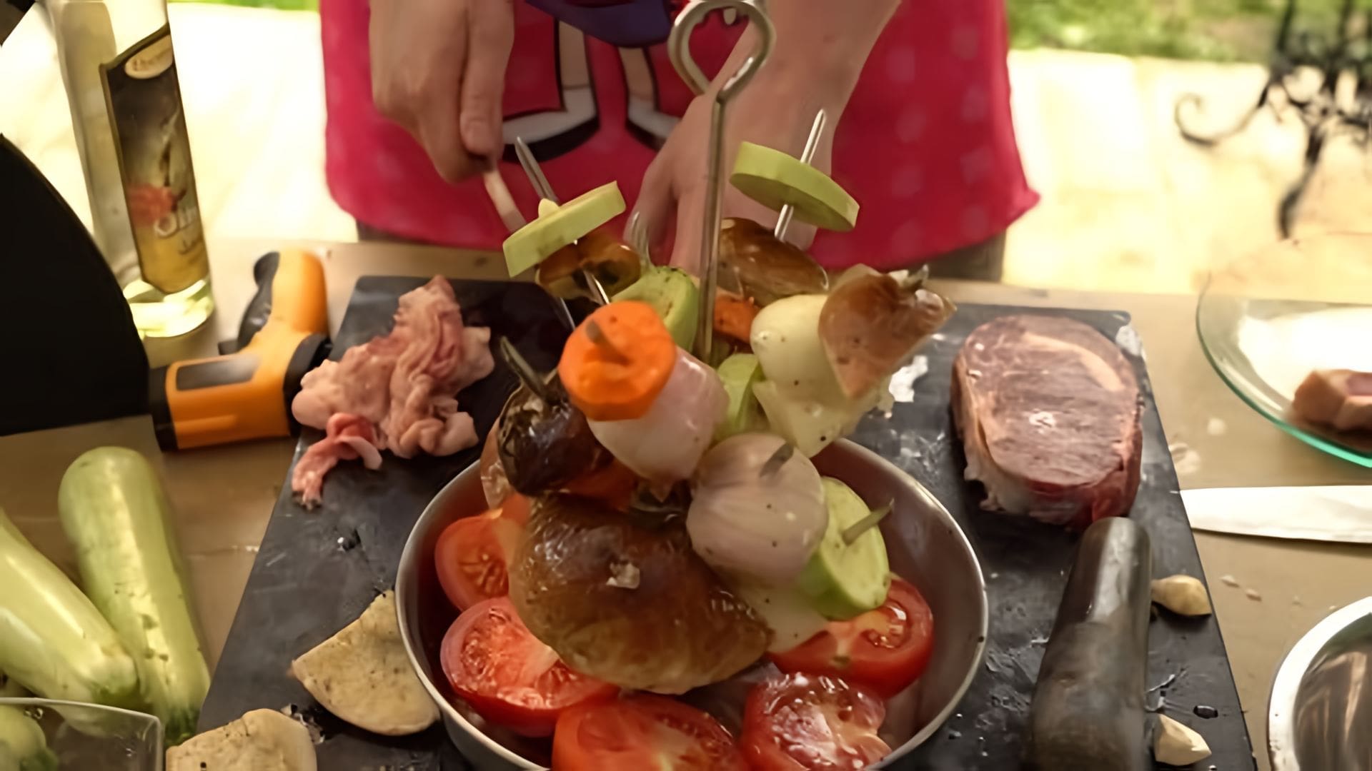 Видео: Стейки в тандыре с овощной елочкой
