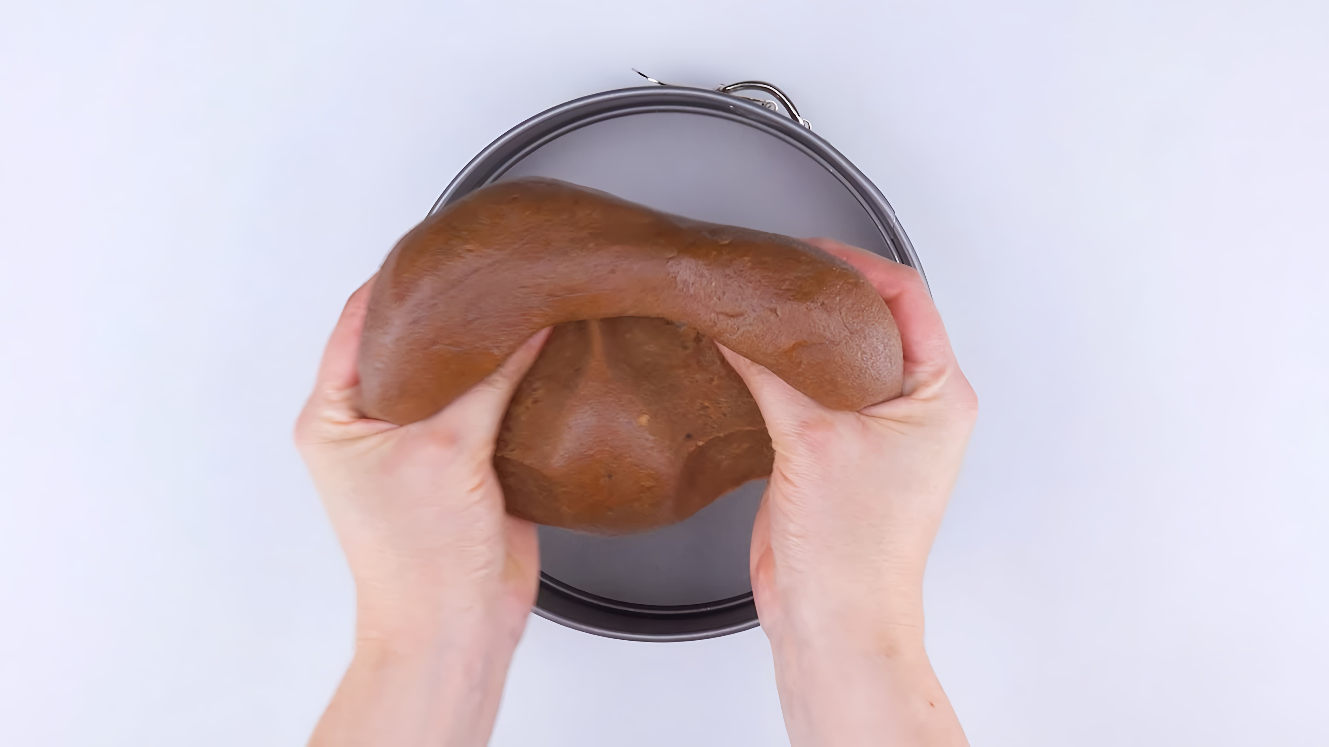 Видео: Нежный пирог с шоколадным муссом: Восхитительный рецепт!