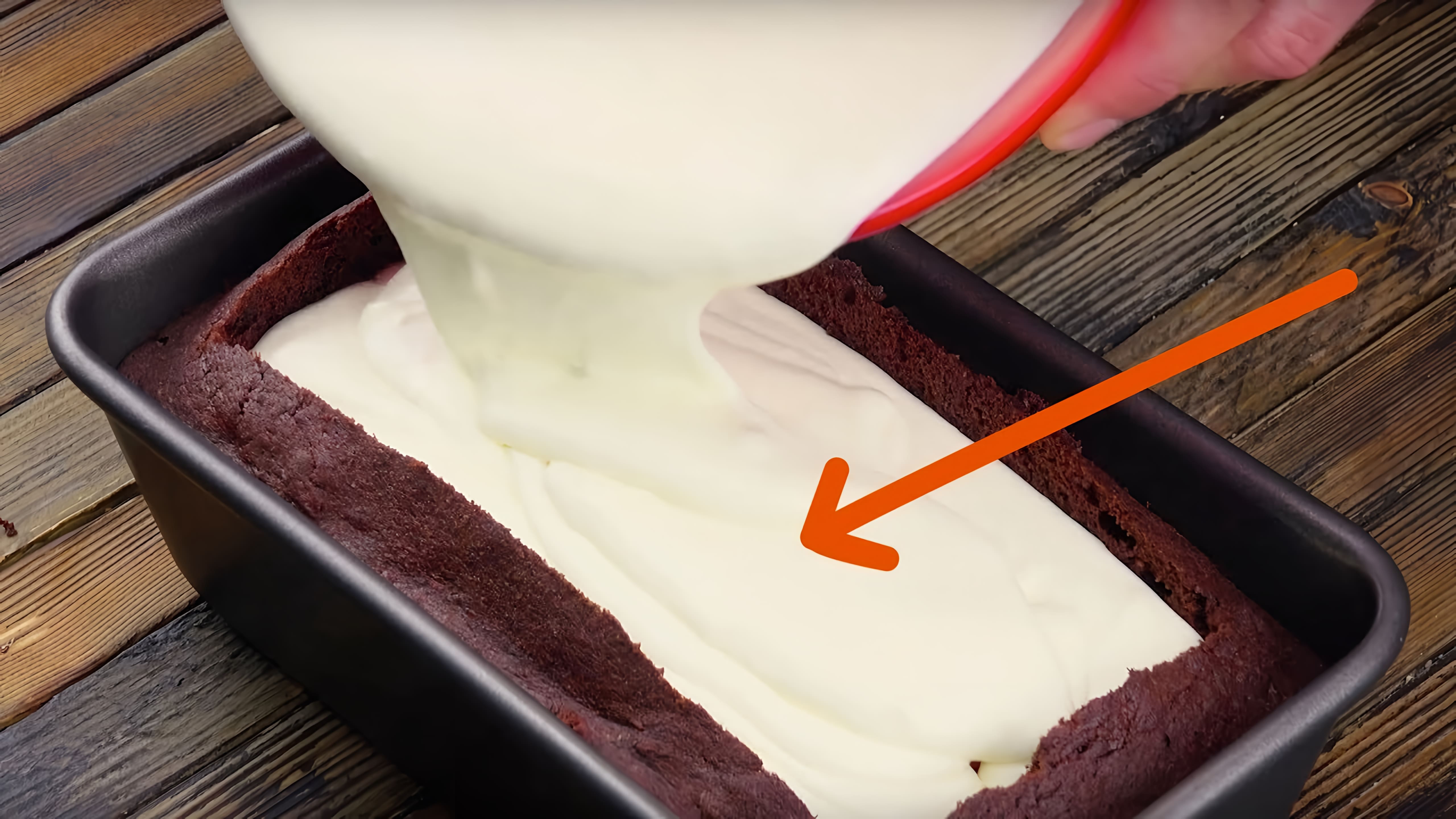 Видео: Под кремом ждет сюрприз, от которого этот нежный торт еще прекраснее.